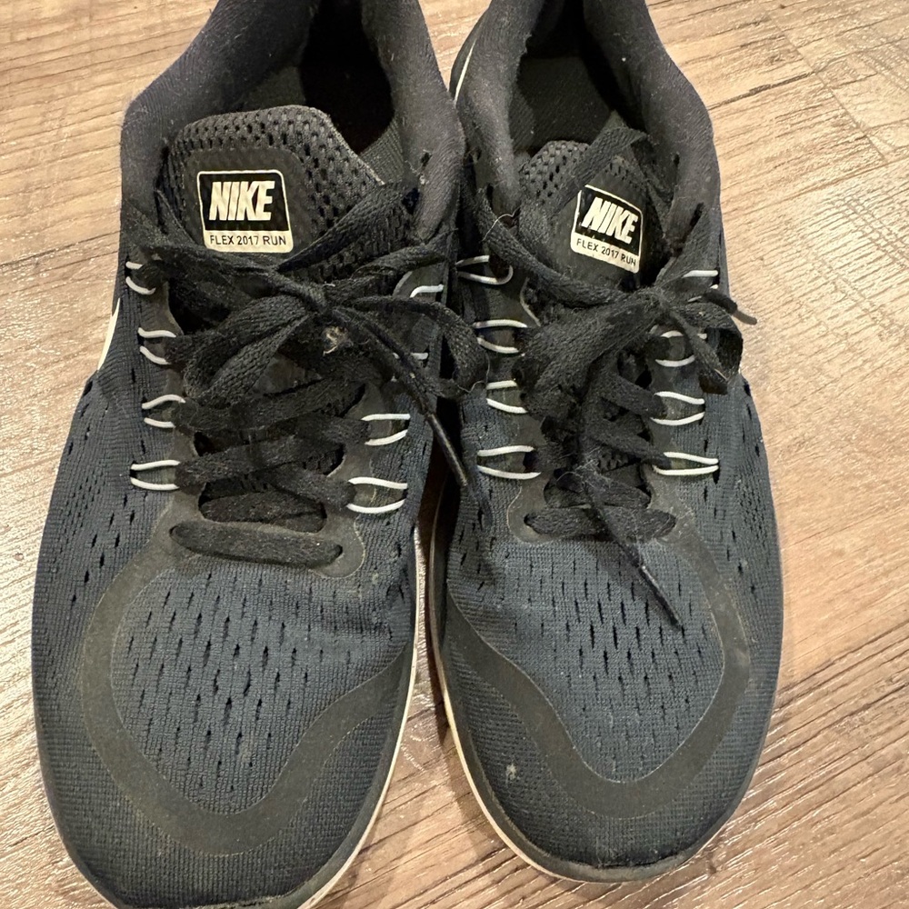 Nike Flex 2017 Run womens Black Athletic Shoes